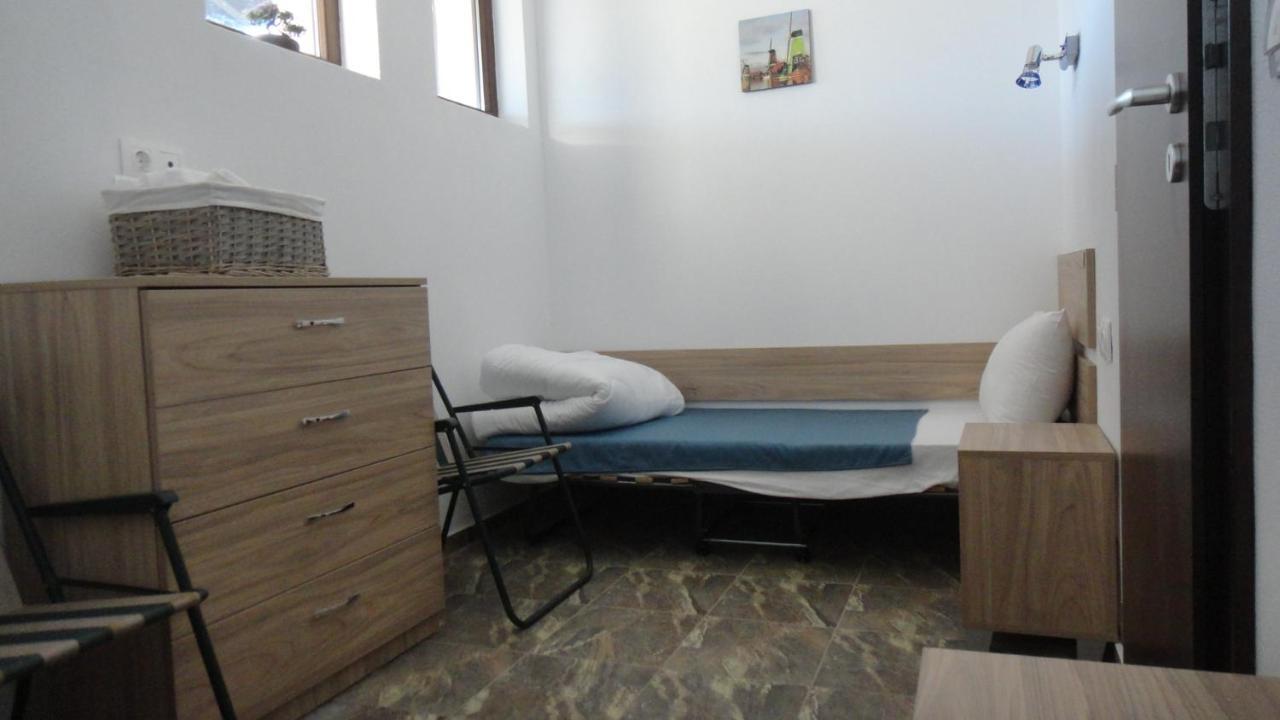 Guest House Hasiendata Pavel Banya Exterior photo