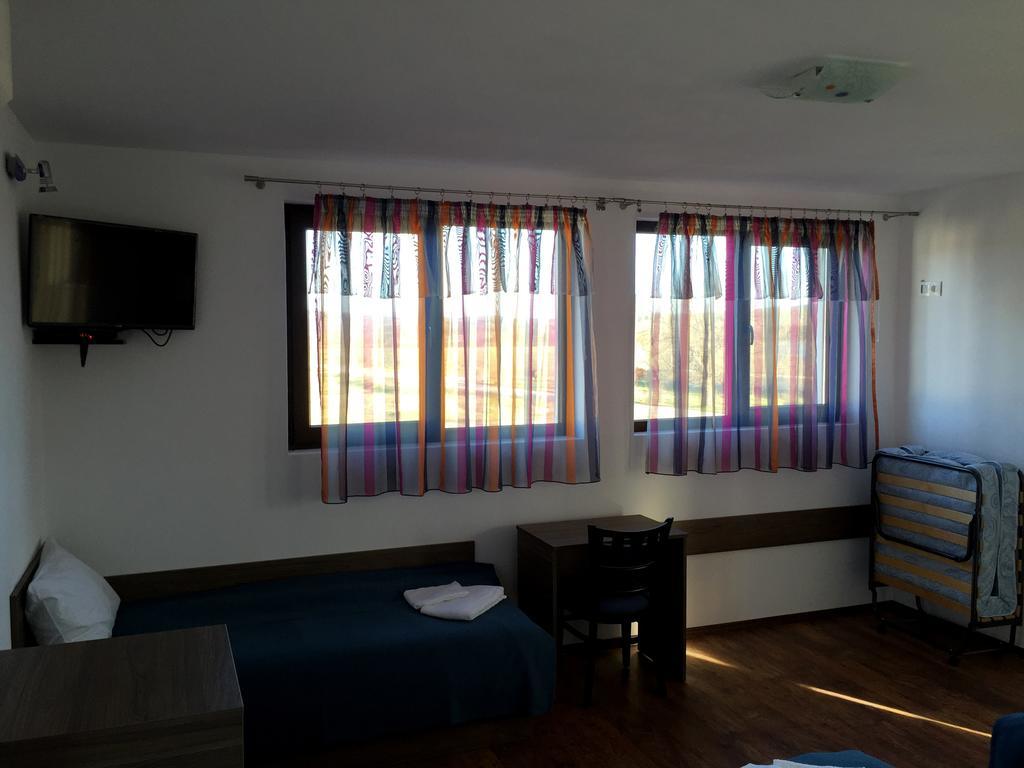 Guest House Hasiendata Pavel Banya Exterior photo