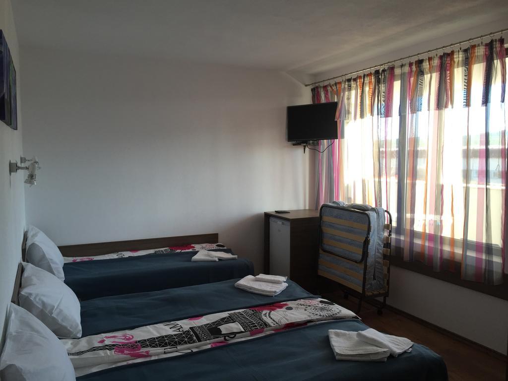 Guest House Hasiendata Pavel Banya Exterior photo