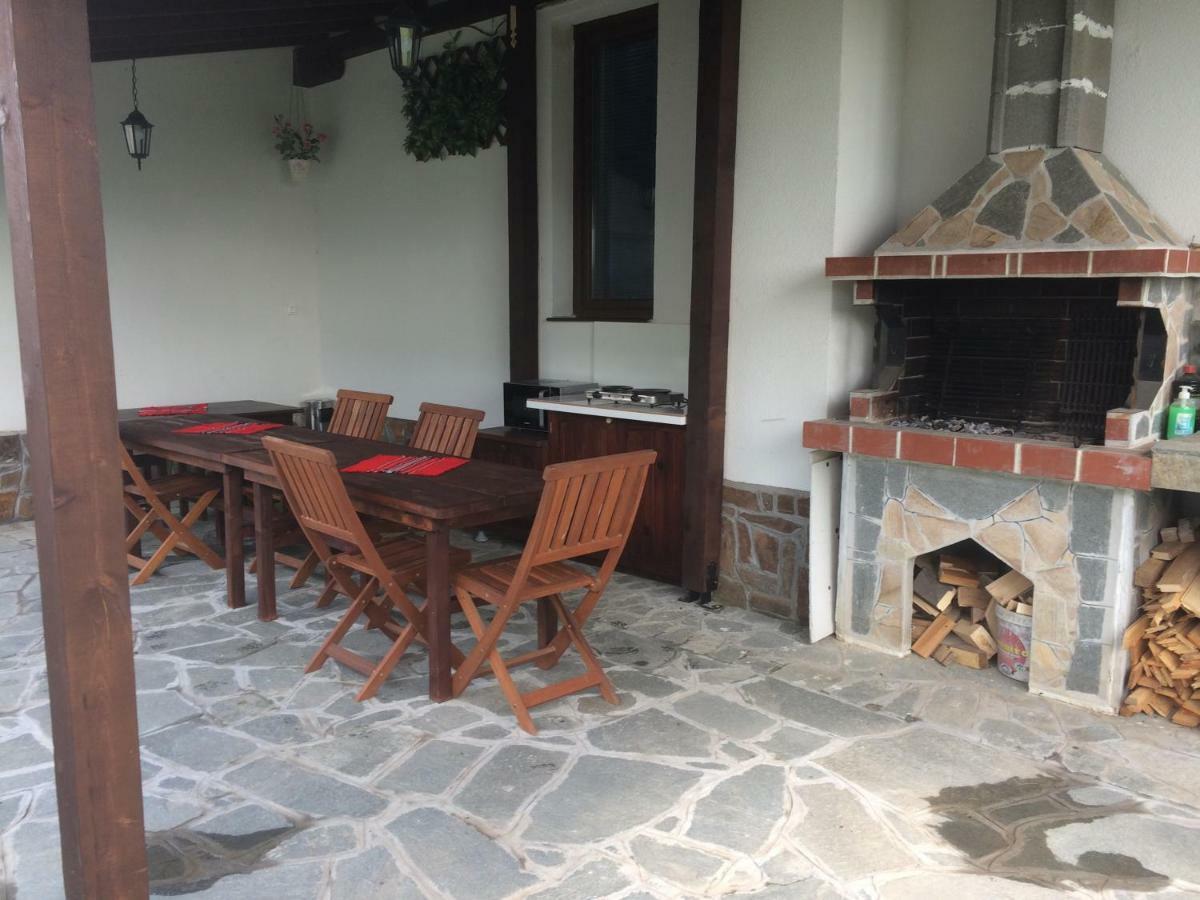 Guest House Hasiendata Pavel Banya Exterior photo